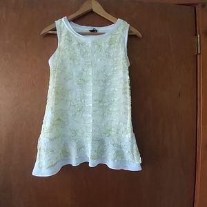 Sleevless summer top
